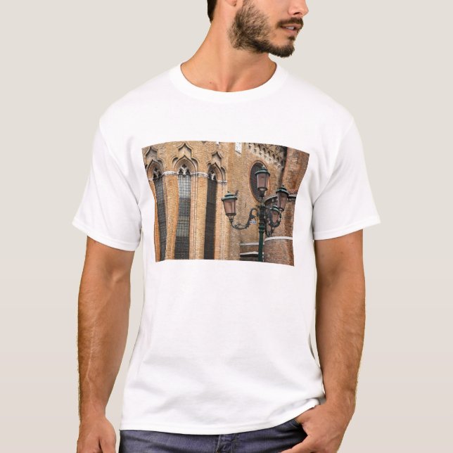 Camiseta Venecia, Veneto, Italia - Un poste de luz está de  (Anverso)
