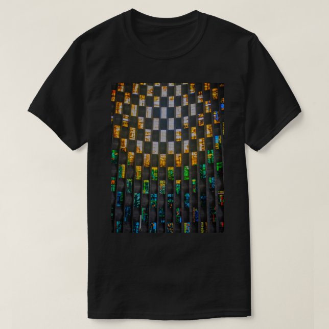 Camiseta Ventana de baptisterio - Catedral de Coventry (Diseño del anverso)