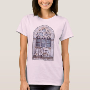Camiseta Ventana de vidrio manchado de león alado de San Ma