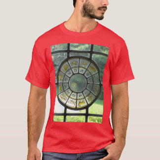 Camiseta ventana de vidrio manchado de zodiaco