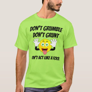 camiseta verde de cara graciosa sarcástica