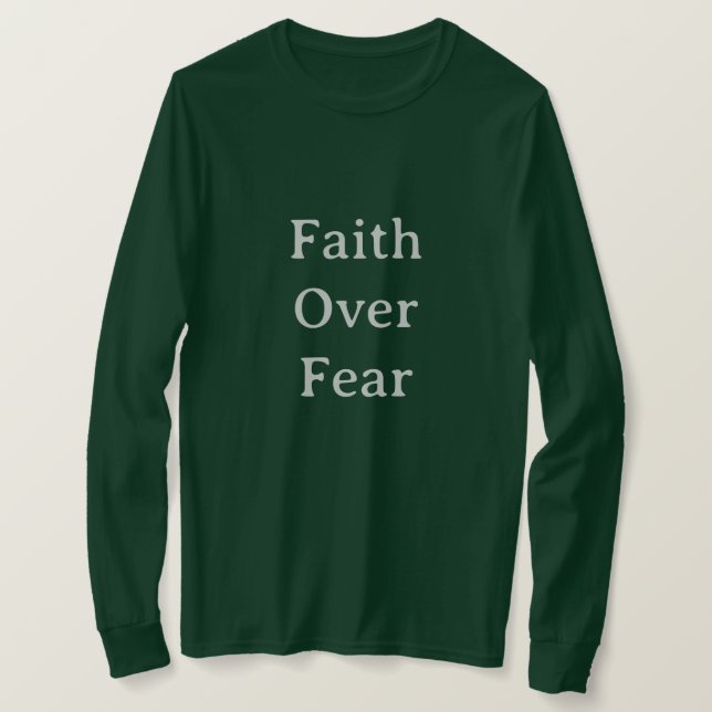 Camiseta Verde de Texto Plateado Fe Sobre Miedo (Anverso del diseño)