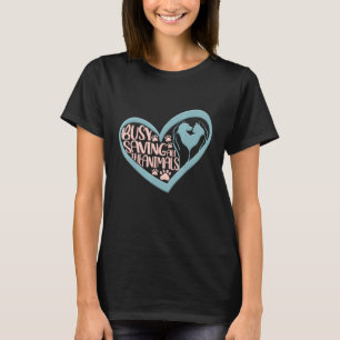 Camiseta Vet Tech Veterinaria Ocupada Salvando A Todos Los