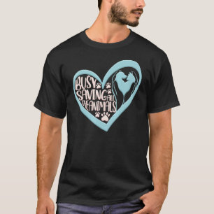Camiseta Vet Tech Veterinaria Ocupada Salvando A Todos Los