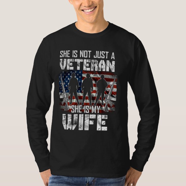 Camiseta Veterana es mi esposa Día de los Veteranos de Band (Anverso)