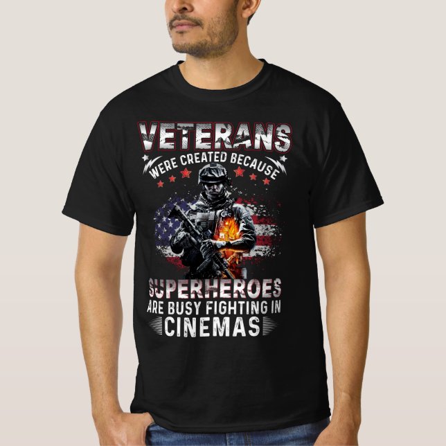 Camiseta Veteranos porque superhéroes ocupados en cines (Anverso)