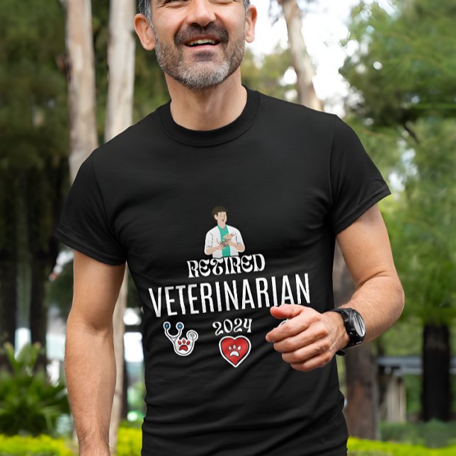 Camiseta Veterinario retirado 2024 Médica animal Vet Funny (Subido por el creador)