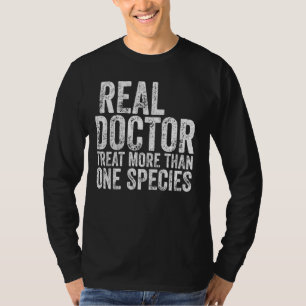 Camiseta Veterinarios Médicas reales tratan a más de una fa