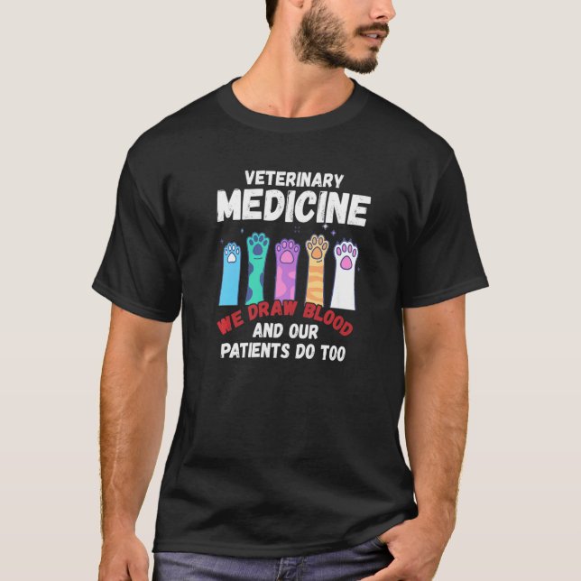 Camiseta Veterinary Medicine We Draw Blood Our Patients Do  (Anverso)