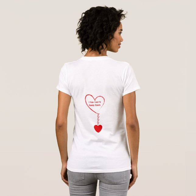 Camiseta Vi Amor En El Diseño De Corazones Vacíos (Reverso completo)