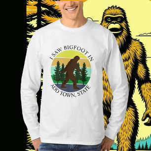 Camiseta Vi un gran pie en (añadir pueblo y estado) persona