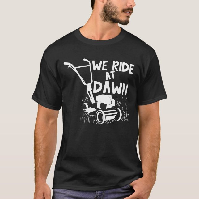 Camiseta Viajamos Al Amanecer - Ducha De Césped (Anverso)