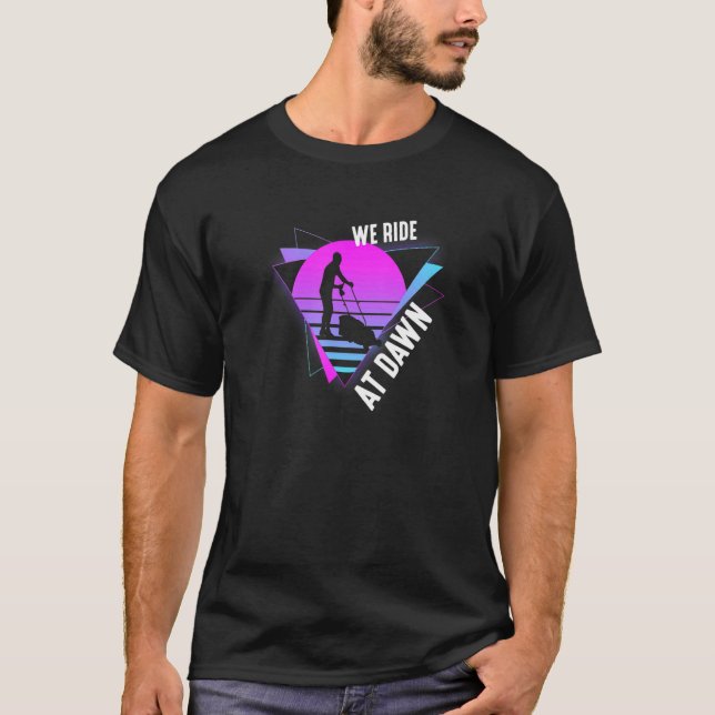 Camiseta Viajamos En Dawn Vaporwave Lawn Mower Gardening Ga (Anverso)