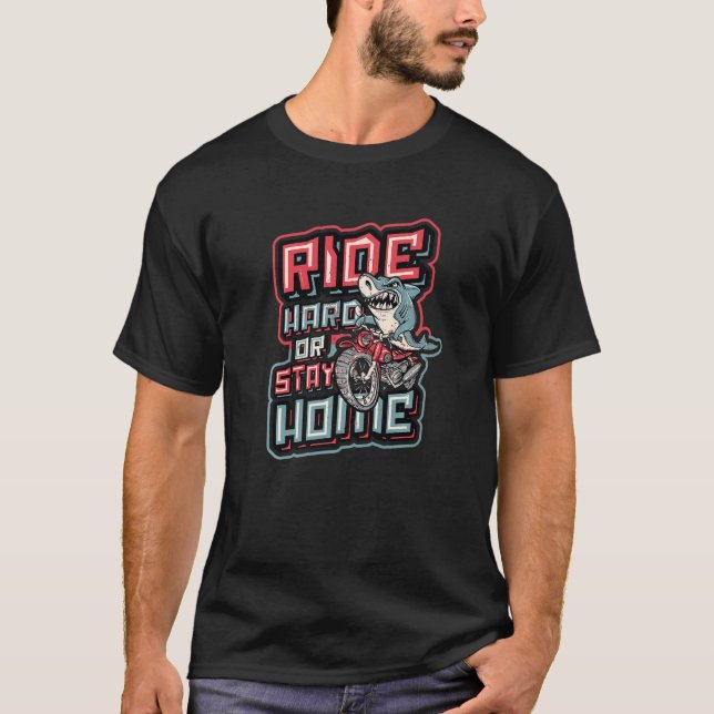 Camiseta Viajar duro o quedarse en casa motocicleta de tibu (Anverso)