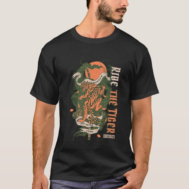 Camiseta Viajar en la revuelta del tigre Julio Evola contra (Anverso)