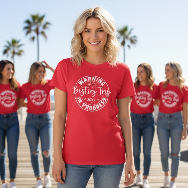 Camiseta Viaje de advertencia en blanco sobre rojo en progr (Subido por el creador)