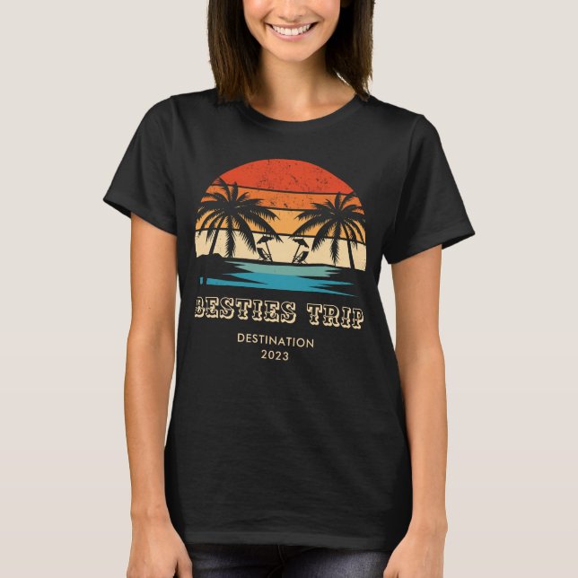Camiseta Viaje de Chicas de Besties con atardecer retro (Anverso)