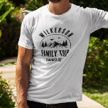 Camiseta Viaje de familia rusa Cabin Woods Vintage retro<br><div class="desc">Rústica y moderna camiseta de viaje familiar con un moderno diseño de cordillera forestal con pinos,  bosques y pájaros rodeados de su nombre familiar personalizado,  un nombre personalizado del viaje,  así como la fecha de las vacaciones.</div>