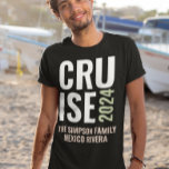 Camiseta Viaje personalizado en familia de cruceros<br><div class="desc">Este diseño puede ser personalizado en el área proporcionada cambiando la foto y/o el texto. O puede personalizarse haciendo clic en Personalizar esta plantilla y, a continuación, eligiendo la opción de hacer clic en el personalizar y eliminando o cambiando el color del fondo, agregando texto, cambiando el color o estilo...</div>