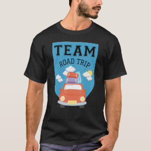 Camiseta Viaje por Team Road en coche rojo