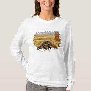 Camiseta Vías de ferrocarril conducen a un antiguo granero 