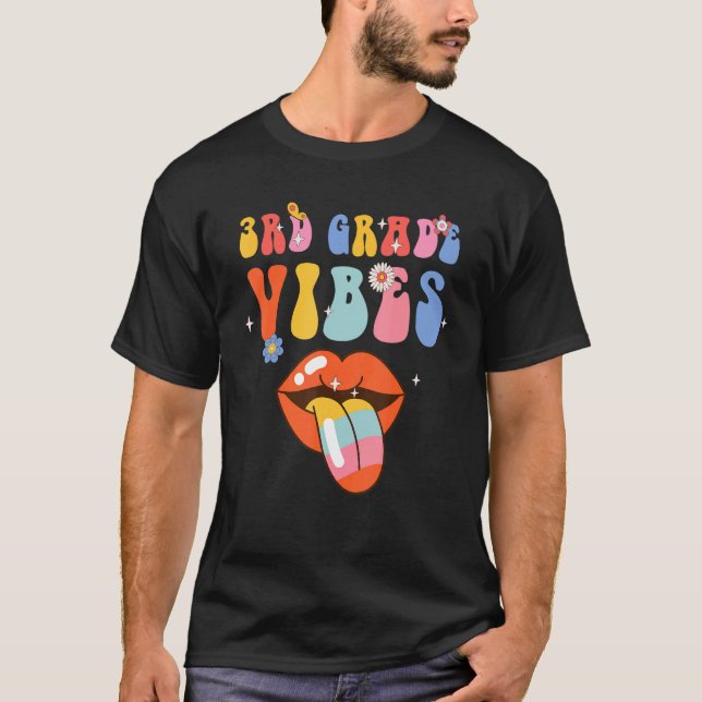 Camiseta Vibes de tercer grado Retro Groovy de vuelta a la  (Anverso)
