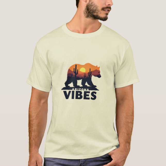 Camiseta Vibes forestales de Arizona - Oso en escena forest (Anverso)