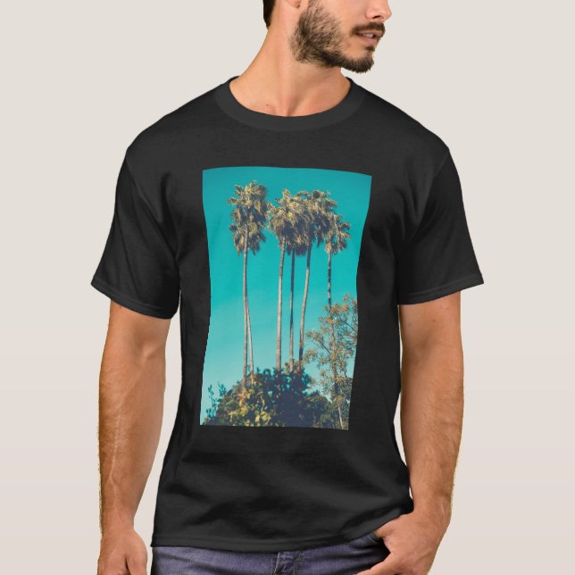 Camiseta Vibra Retro de Palmeras Tropicales (Anverso)