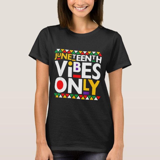 Camiseta vibraciones de Juneteenth solamente 1865 hombres a (Anverso)