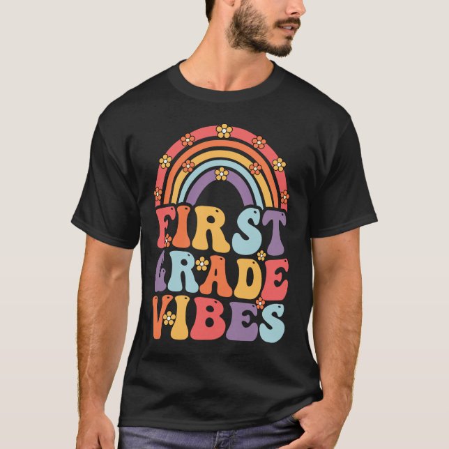 Camiseta Vibraciones de Primer Grado Boho Arcoíris Regreso  (Anverso)