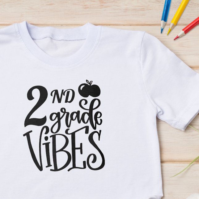 Camiseta Vibraciones de Segundo Grado Escuela (Start the school year off with some fun with this cute back to school shirt.)