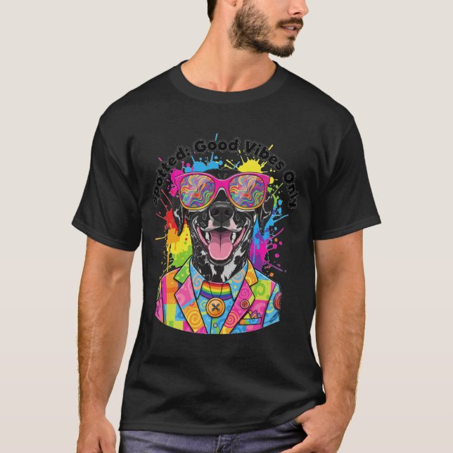 Camiseta **Vibrant Pop-Art Dalmatian Dog with Rainbow Sungl (Anverso)