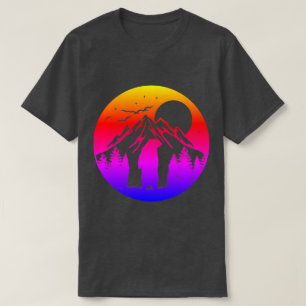 Camiseta Vibrante Paisaje De Montaña Con Oso
