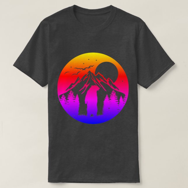Camiseta Vibrante Paisaje De Montaña Con Oso (Diseño del anverso)