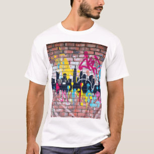 Camiseta Vibrante Skyline de la ciudad pintada con aerosol