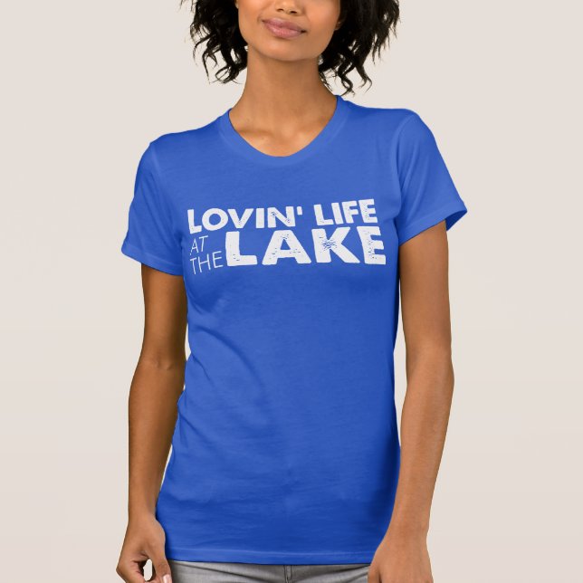 Camiseta Vida de Lovin en el lago (EN OSCURIDAD) (Anverso)
