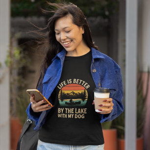 Camiseta Vida en el Lago Atardecer Retro Canoa con Perro