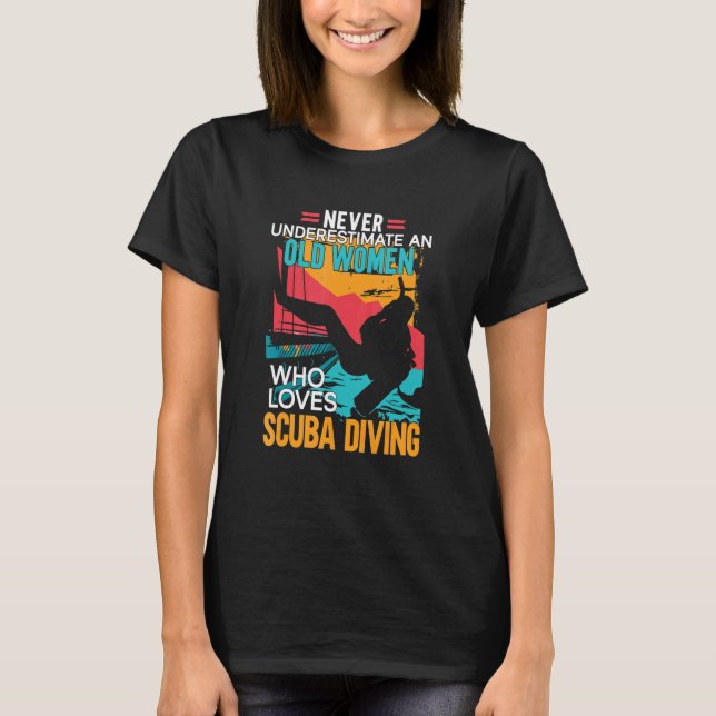 Camiseta Viejas mujeres submarinas que aman Scuba D (Anverso)