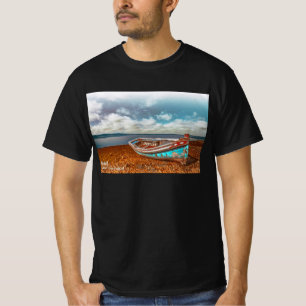 Camiseta Viejo Aiola. Barco tradicional portugués en una pl