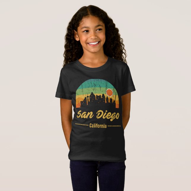 Camiseta Viejo atardecer Retro de San Diego City Skyline 80 (Anverso completo)
