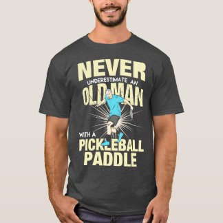 Camiseta Viejo De Baloncesto Con Una Paleta De Baloncesto