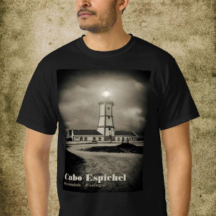 Camiseta Viejo faro en una noche de tormenta