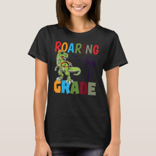 Camiseta Viendo a Dinosaurio de primer grado de vuelta a la