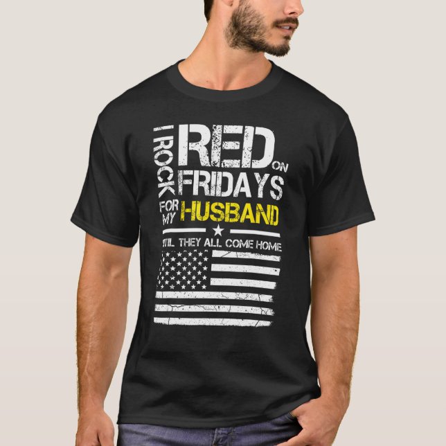 Camiseta Viernes Rojo Esposa Militar Usa Rojo Para Mi Hus (Anverso)