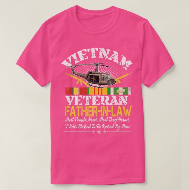 Camiseta Vietnam Veteran FatherInLaw  Raised By My Hero Mil (Diseño del anverso)