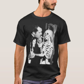 Camiseta Vincent Price sobre el conjunto de DOS Clas DE TAL