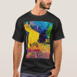 Camiseta Vincent Van Gogh - Cafetería Con Arte Pop De Noche<br><div class="desc">También conocido como Café Terrace On The Place Du Forum, este aceite sobre lienzo de 1888 muestra un café en la acera de Arles France frecuentado a menudo por Van Gogh, iluminado con luz amarilla bajo un cielo nocturno azul oscuro con estrellas haladas similares a las que se verían más...</div>