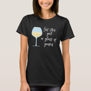 Camiseta Vino  Consigue a esta chica un vaso de uvas