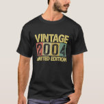 Camiseta Vintage 2004 Bday 18 años Funny 18th Birthday<br><div class="desc">Vintage 2004 Bday 18 años de edad graciosa camiseta de cumpleaños 18</div>