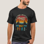 Camiseta Vintage 40Th Birthday Awesome From May 1982 Epic<br><div class="desc">¿Te gusta lo que ves? Sigue adelante y pon celosos a tus amigos con este maravilloso título gráfico de leyenda épica de Vintage 40th Birthday. Ideal para cualquier ocasión. Agarra esto a tu novia, esposo, esposa, novio, novia, familia, amigos o alguien especial. Colección completa de accesorios de fiesta para él...</div>
